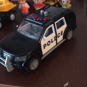 Police cruiser SUV with working siren and lights!